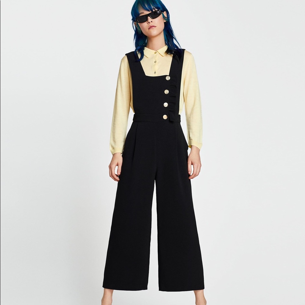 zara women dungarees with buttons and ruffle trim